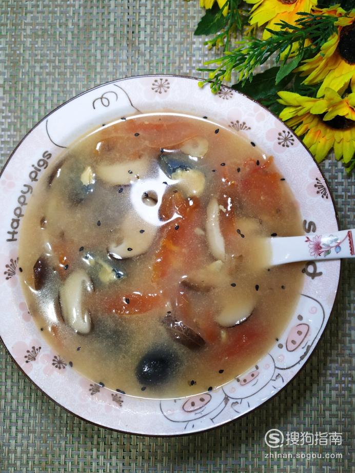 肉丝西红柿鸡蛋汤的做法 怎样做美味的香菇西红柿松花蛋汤？优质首发