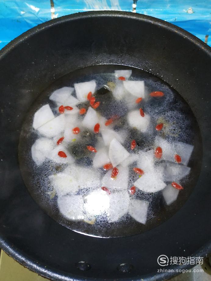 白萝卜丝汤面条的做法 怎样做美味的松花蛋白萝卜汤面？优质
